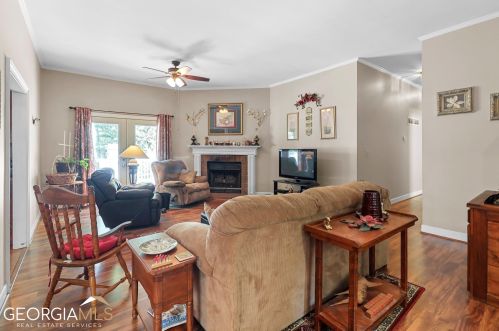 160 Hamilton Dr, Newnan, GA 30263-4612