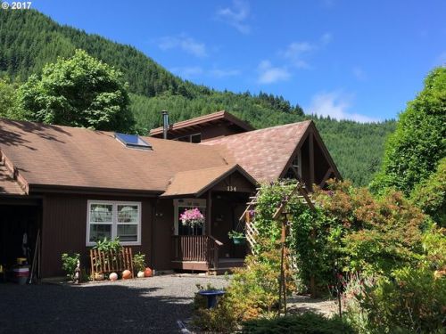 134 Long Prairie Ln, Greenacres, OR 97473-9716