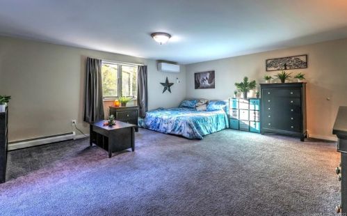 8 Captains Watch, Huntington CT  06484-5914 exterior