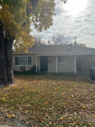 1008 Hawthorne Ave, Modesto, CA 95350-3021