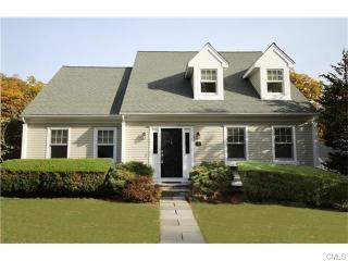 6 Bunker Hill Cir, Huntington CT  06484-6408 exterior