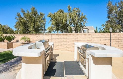 16093 Sierra Heights Dr, Riverside CA  92503-8449 exterior