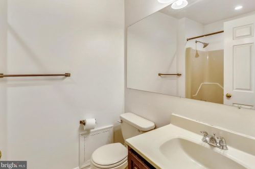 800 Rosemere Ave, Silver Spring MD 20904-3020 exterior