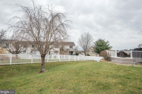 600 Fox Ridge Ln, Lebanon PA 17042-7692 exterior