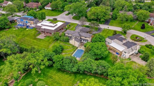 6765 County Line Ln, Willowbrook IL  60527-5726 exterior