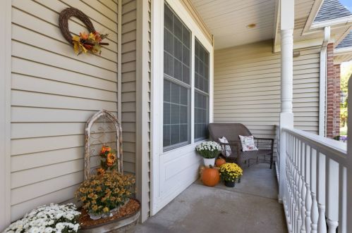 9363 Eric Cir, Valley View, IL 60145-8166
