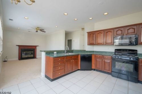 53 Saxton Dr, Hackettstown NJ  07840-1742 exterior