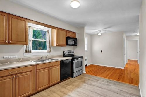70 Griffin Rd, Wapping CT  06074-1212 exterior