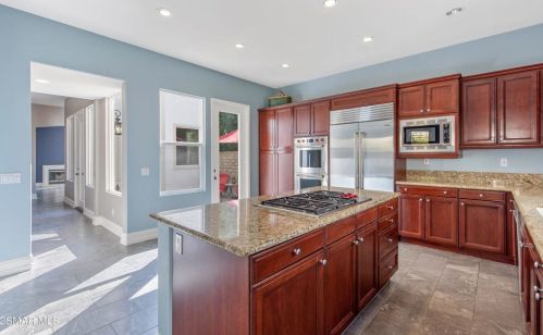 935 Deerhill Rd, Calabasas, CA 91377-5843