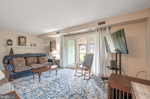 216 Valleybrook Dr, Lancaster PA  17601-4623 exterior