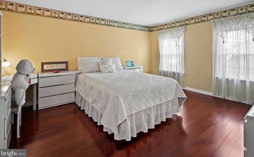 16 Ronit Dr, Trenton NJ 08628-2225 exterior