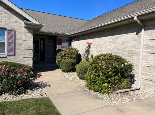 2021 Autumn Wood Dr, Ottawa, IL 61350-9105