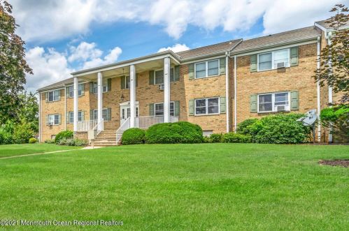 39 Manchester Ct, East Freehold NJ  07728-3216 exterior