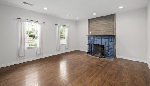 2435 Grafton Ave, Dallas, TX 75211-5422