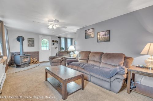 6 Bedford Rd, Jackson Twp, NJ 08527-3136