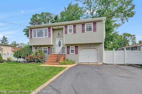365 End Ave, Middletown, NJ 07748-5341