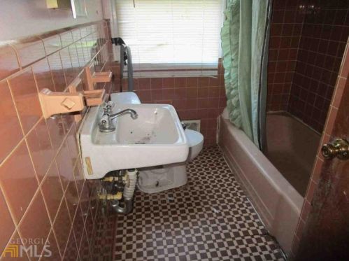 144 Brownlee Rd, Atlanta GA  30331-1720 exterior