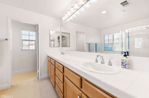 4256 Pondhill Ct, Riverside CA  92505-3464 exterior