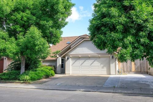 2525 Black Walnut Dr, Modesto, CA 95355-9593
