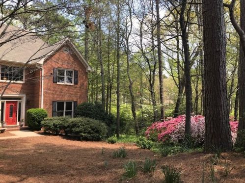 300 Autumn Wood Ln, Roswell, GA 30075-2185