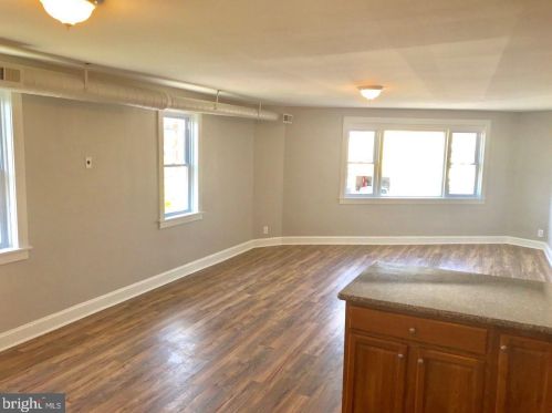 30 Broadway, Gloucester, NJ 08030-1157