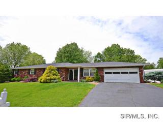 10 Bonnie Ct, Maryville, IL 62062-5710