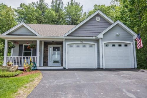 1 Whispering Oaks Rd, Pelham, NH 03076-4412