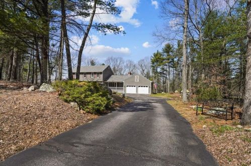 45 Regina Dr, West Greenwich, RI 02817-2108