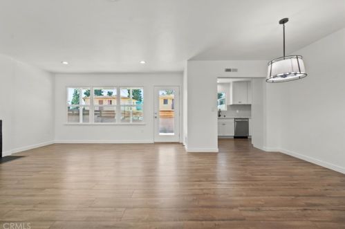 11609 Atkinson Ave, Hawthorne CA  90250-1827 exterior