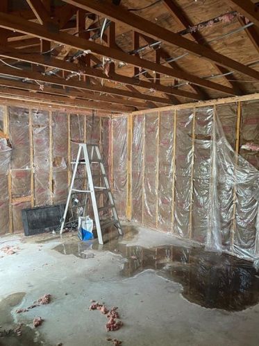 8103 Caisson Cir, Austin TX  78745-6905 exterior