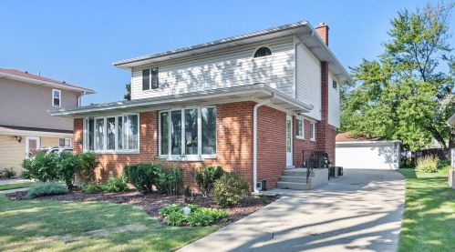 8826 Oak Park Ave, Morton Grove, IL 60053-2374