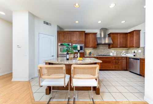 37 Secret Gdn, Irvine CA  92620-4804 exterior