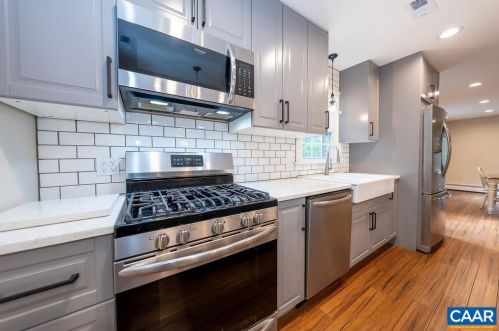 902 Blue Ridge Dr, Staunton, VA 24401-9006