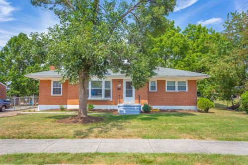 226 Frontier Rd, Roanoke, VA 24012-3018