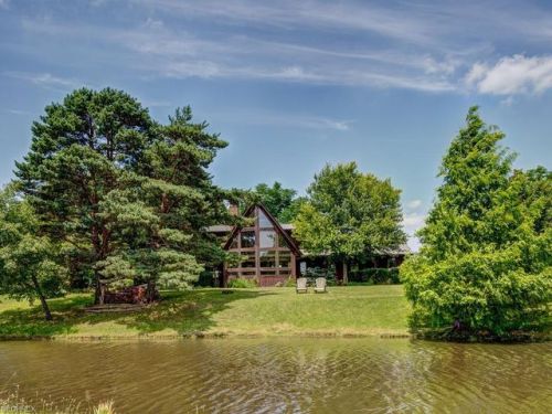 945 Bartlett Rd, Aurora, OH 44202-6616