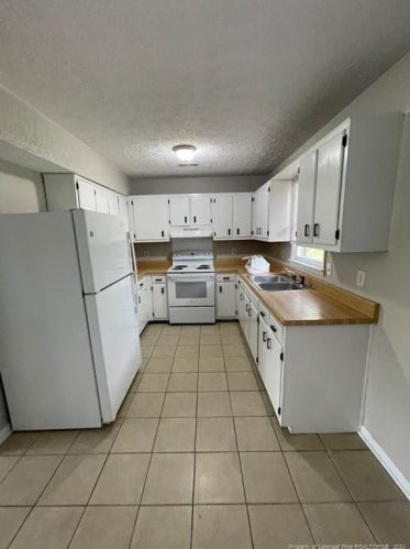 2203 Tolgate Rd, Fayetteville, NC 28304-1301