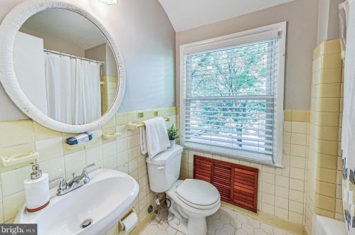 9701 Brunett Ave, Silver Spring MD 20901-3235 exterior