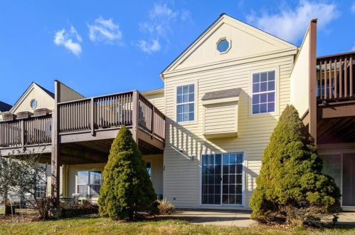 58 Elizabeth Cir, Sandy Hook CT  06482-1092 exterior