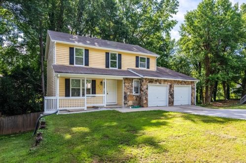 1075 Chapman Cir, Stone Mountain, GA 30088-2557