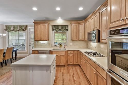 2308 Briarcliff Cmns, Atlanta GA  30345-2173 exterior