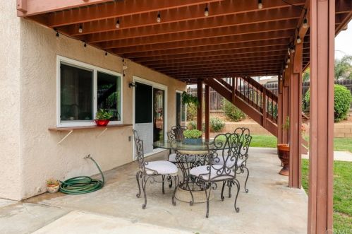 8450 Tamarind Ln, Riverside CA  92509-5180 exterior