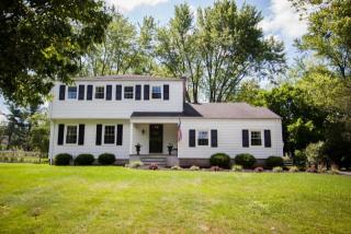 19 Florie Farm Rd, Mendham, NJ 07945-1707