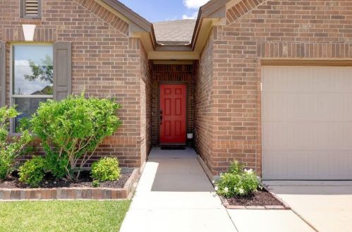 213 Connor Elkins Dr, Uhland TX  78640-6303 exterior