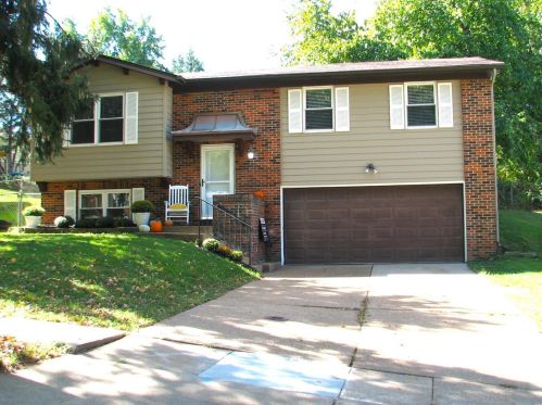 1394 Premio Dr, Fenton, MO 63026-3634