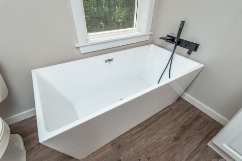 70 Peep Toad Rd, Killingly CT  06239-1522 exterior