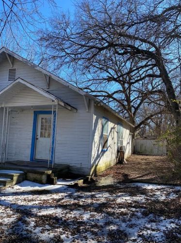 703 12th St, Bonham, TX 75418-3168