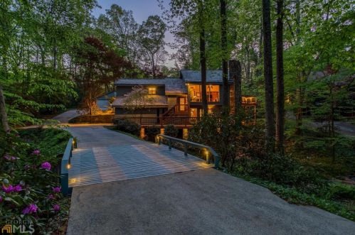 279 Hunting Creek Dr, Marietta, GA 30068-3419