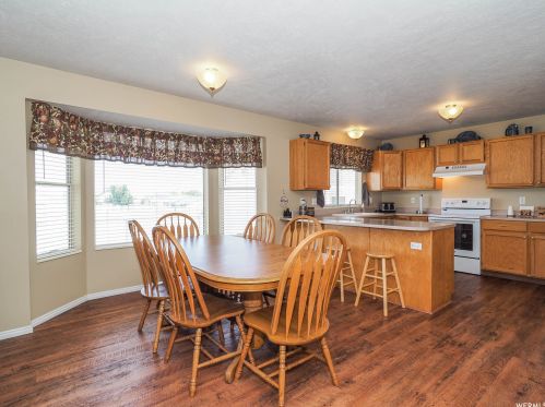 4662 8450, Taylorsville UT exterior