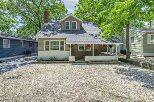 656 Deerhead Lake Dr, Lacey, NJ 08731-1412