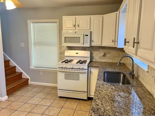 15 Edgewood St, Norwalk CT  06854-4007 exterior